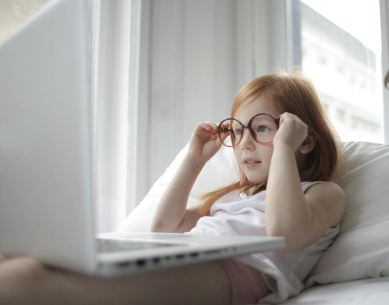 How to Protect Your Eyes During Screen Time: Simple and Effective Tips